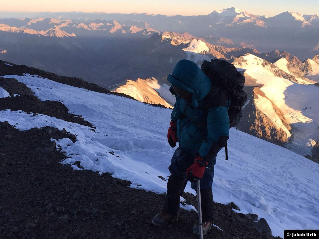 En af Jakobs klienter i ca. 6500 meters høje- under topforsøget på Aconcagua (6962m). Foto: Jakob Urth.
