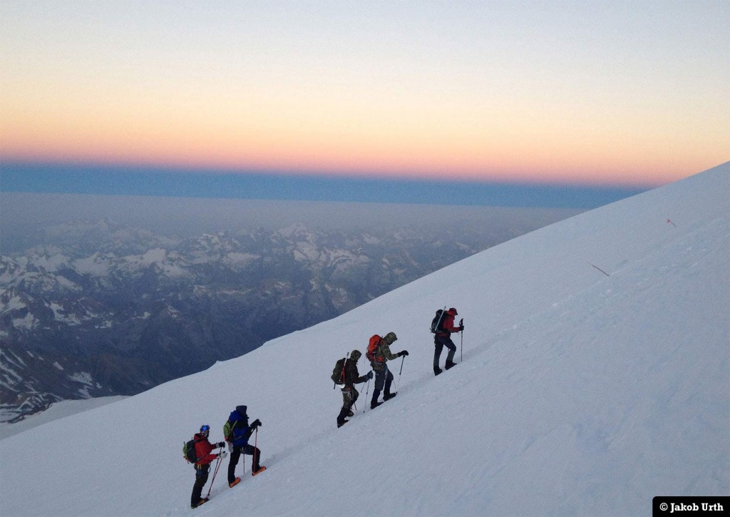 Topforsøget er i gang! Ca. 4900m. Foto: Jakob Urth.