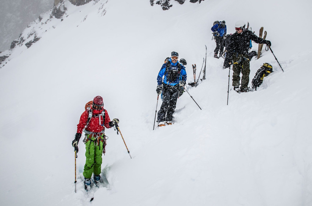 En kold, blæsende dag på ski, er en af de situationer hvor skaljakken gerne er på kroppen og ikke i tasken! Foto: Camilla Hylleberg