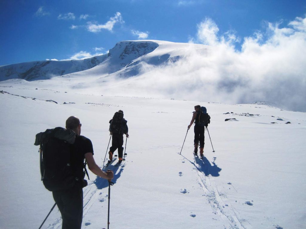 Bragende sol og påskestemning på vej mod Spiterstulen. Foto: Rasmus B. Munk.